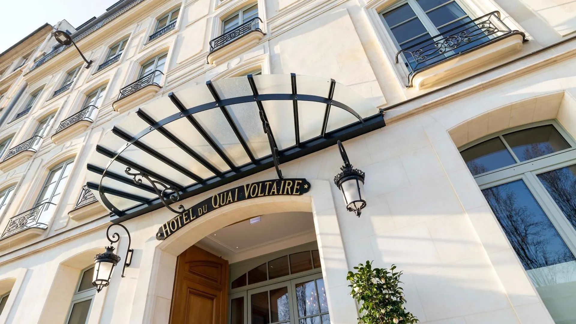 Du Quai Voltaire Paris