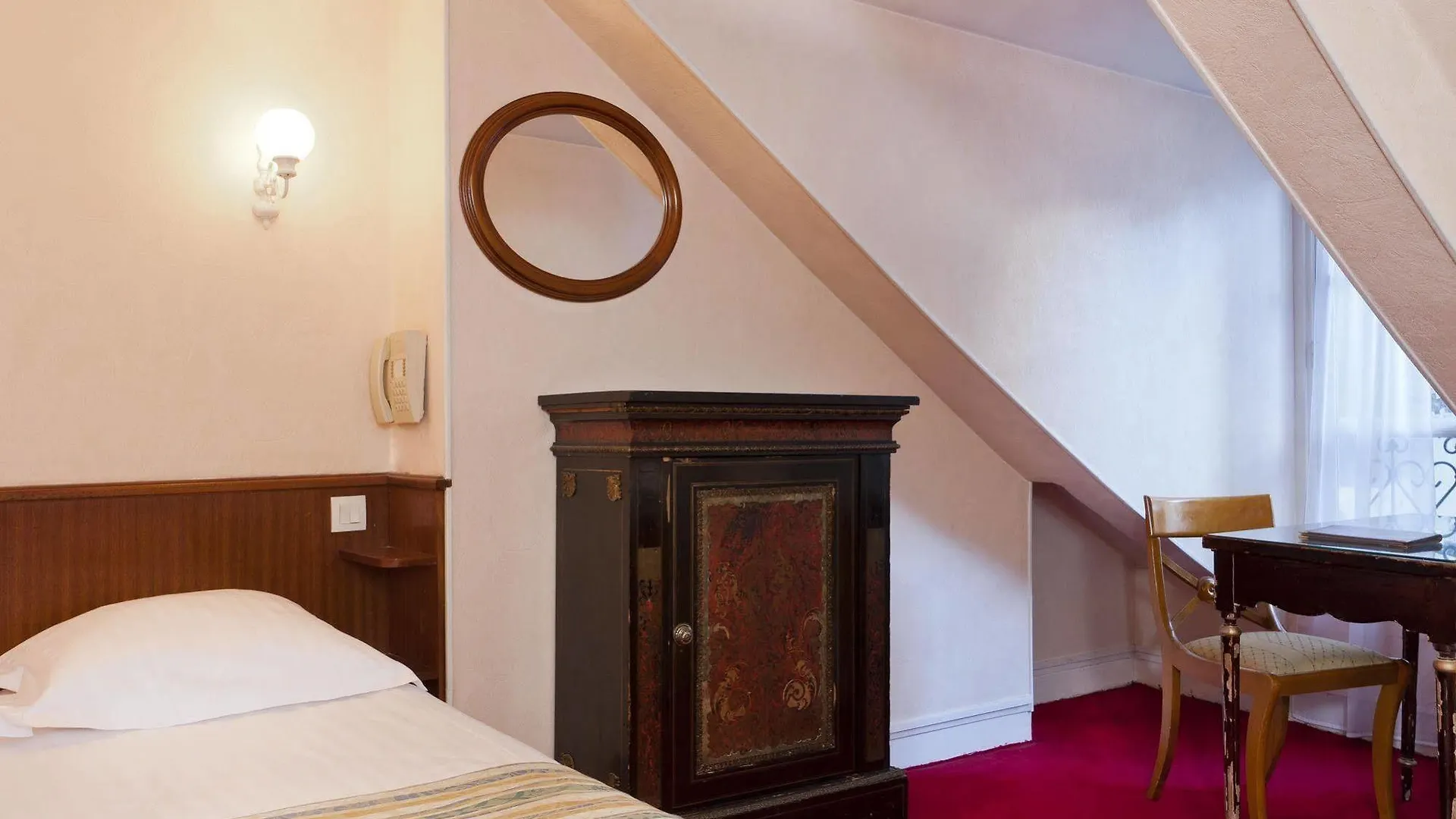 Du Quai Voltaire Hotel Parijs